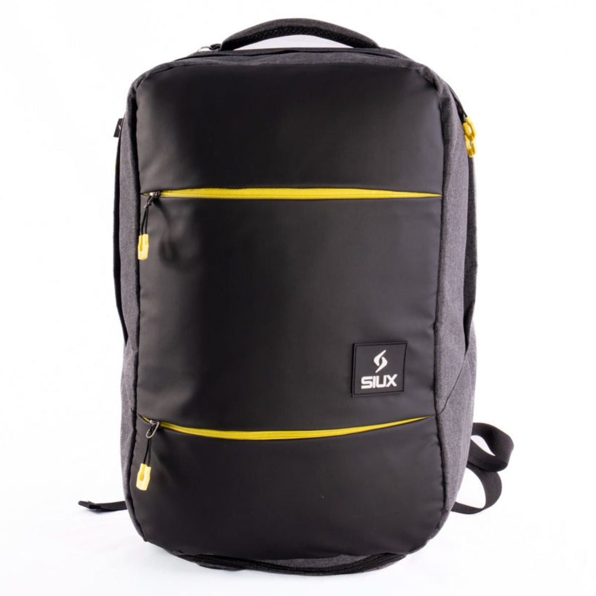 Vooraanzicht van de zwarte Siux Backpack Trail 2026 met gele ritsen en Siux-logolabel