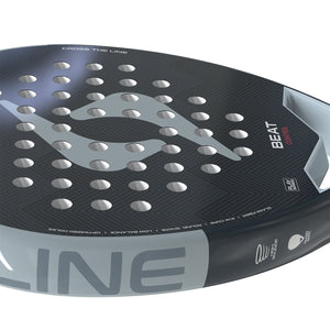 Detail van het zwarte slagvlak van het Siux Beat Control 3 26 met tekst CROSS THE LINE