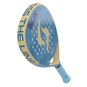Achterzijde van het Siux Beat Hybrid Air 3 26 padelracket in lichtblauw met goud