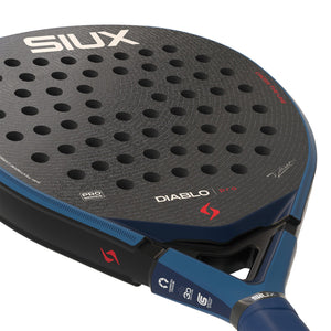 Close-up van het slagvlak van de blauwe Siux Diablo Pro 26 met opdruk DIABLO PRO