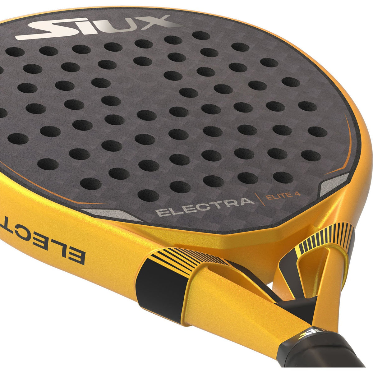 Close-up van het slagvlak van het Siux Electra Elite 4 met zwarte gaten en goud frame