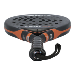 Close-up van de zwarte grip en zwarte polsband van het Siux Electra Flow 4