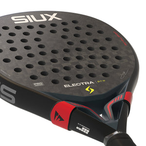 Close-up van het zwarte slagvlak van het Siux Electra Pro 26 met opdruk ELECTRA pro