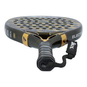 Siux Electra ST4 Pro padelracket liggend met polsband en zwarte grip