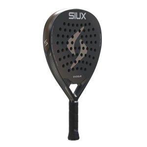 Siux Evoque 3k 2026 padelracket schuin vooraanzicht, druppelvorm in zwart