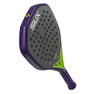 Achterzijde van het Siux Fenix Pro 26 padelracket in paars met groen accent