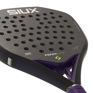 Close-up van het slagvlak van de zwarte Siux Fenix Pro 26 met opdruk FENIX pro
