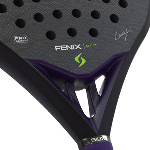 Detail van het hart van de zwarte Siux Fenix Pro 26 met groen logo en handtekening