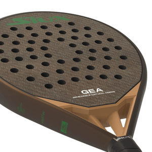 Detail van de gouden framerand en het hart van het Siux Gea dames padelracket
