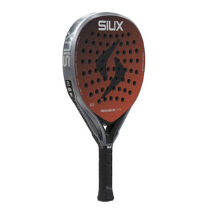 Siux Pegasus Elite 4 padelracket licht gedraaid, terracotta blad met grijze rand