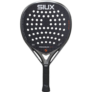 Siux Pegasus Pro 26 padelracket in zwart met zilvergrijs frame, vooraanzicht