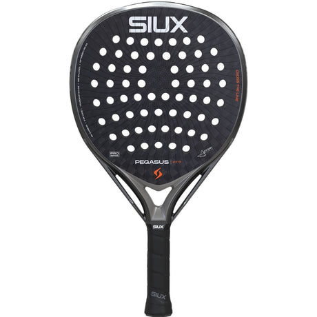 Siux Pegasus Pro 26 padelracket in zwart met zilvergrijs frame, vooraanzicht