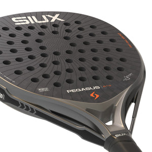 Close-up van het slagvlak van de Siux Pegasus Pro 26 Storm Grey