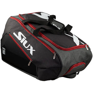 Zijaanzicht van de zwart-grijze Siux Racketbag Pro Tour met rode bies en wit Siux-logo