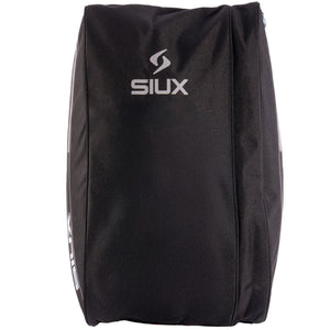Kopse kant van de zwarte Siux Pulse 2026 racketbag met logo en witte letters aan de zijkant