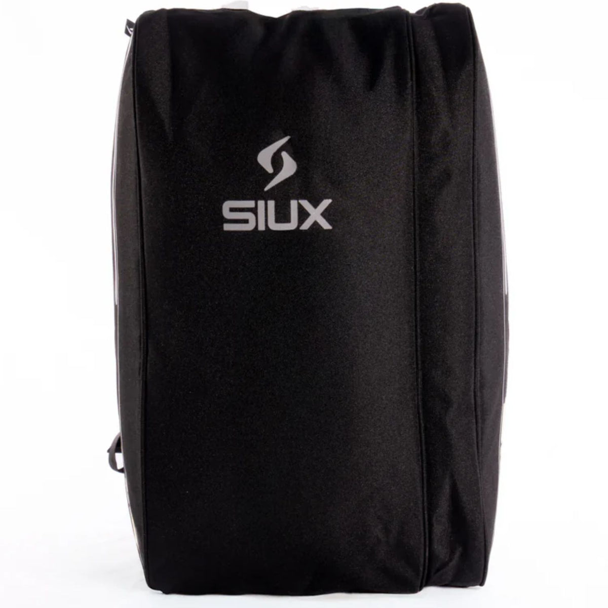 Kopse kant van de zwarte Siux Racketbag Pulse 2026 met zilvergrijs logo en zijrits