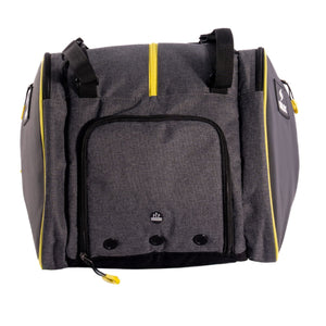 Onderaanzicht van de zwart-grijze Siux Trail 2026 racketbag met grijs vak en gele trekker