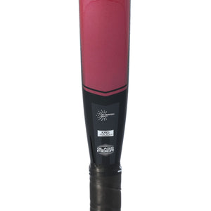 Detail van de bordeauxrode steel van het Siux Spyder Control 4 met zwarte grip