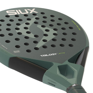 Close-up van het slagvlak van het Siux Trilogy Elite 6 26 met opdruk TRILOGY elite