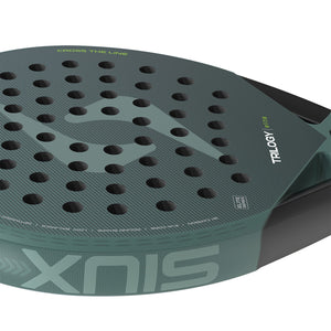 Detail van het groene slagvlak van het Siux Trilogy Elite 6 26 met SIUX op de rand