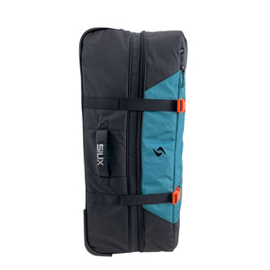 Zijaanzicht van de liggende Siux Nomad trolley met turquoise vlak en wielen
