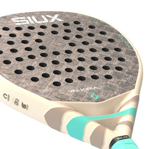 Close-up van het slagvlak van het Siux Valkiria Pro 26 met opdruk VALKIRIA pro