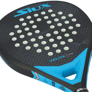 Close-up van het zwarte slagvlak van het Siux Velox Flex Blue met blauwe framerand