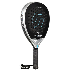 Stiga Axe 4 padelracket schuin vooraanzicht, hybride vorm in zwart met zilver