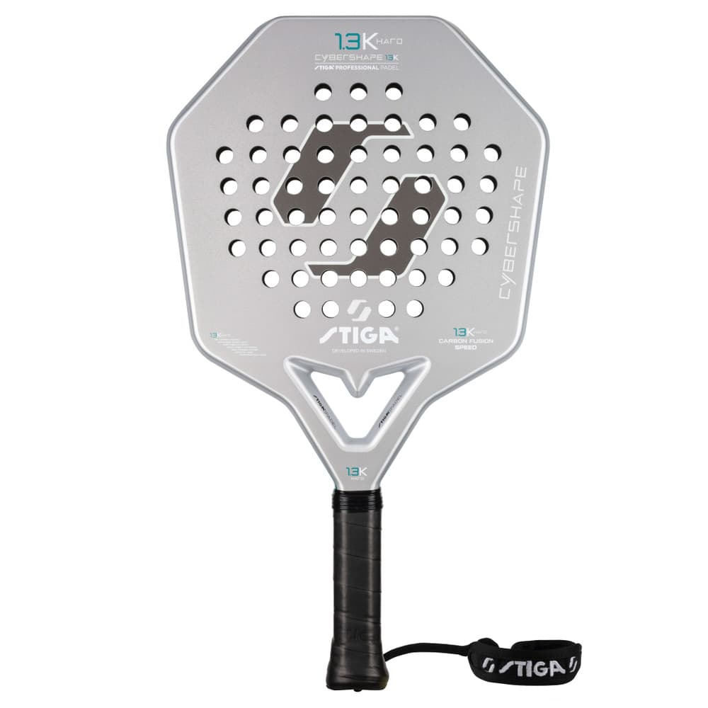 Stiga Cybershape 1.3K Hard padelracket in zilvergrijs met hoekige kop, vooraanzicht