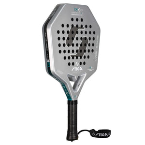 Stiga Cybershape 1.3K Hard schuin vooraanzicht, hoekige vorm in zilver met turquoise