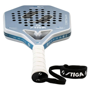 Stiga Cybershape 18K LW2 schuin bovenaanzicht met witte grip en STIGA-polsband