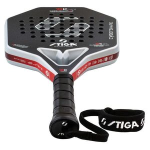 Stiga Cybershape 18K X Hard schuin bovenaanzicht met zwarte grip en STIGA-polsband