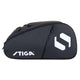 Zijaanzicht van de zwarte Stiga Racketbag Court met wit Stiga-logo en witte letters