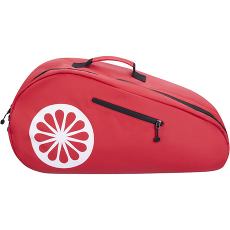 Zijaanzicht van de rode The Indian Maharadja racketbag met wit bloemlogo en handgreep
