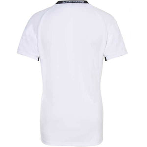Achteraanzicht van het witte Tech Tee jongensshirt met merknaam onder de halslijn