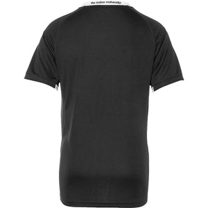 Achteraanzicht van het zwarte Tech Tee jongensshirt met witte bies langs de halslijn