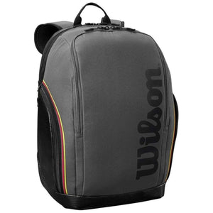 Wilson Tour rugzak in grijs met zwart logo en oranje bies, vooraanzicht