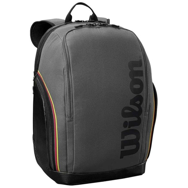 Wilson Tour rugzak in grijs met zwart logo en oranje bies, vooraanzicht