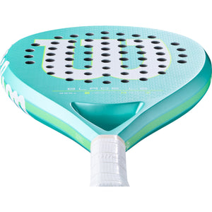 Bovenaanzicht van het turquoise Wilson Blade LS V4 met wit Wilson-logo