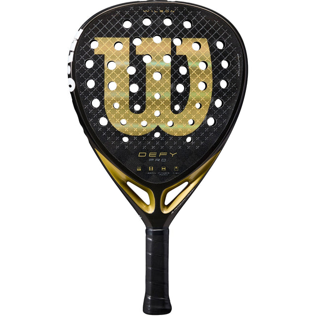 Wilson Defy Pro V1 padelracket in zwart met goudkleurig W-logo, vooraanzicht