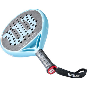 Wilson Endure LS V1 schuin bovenaanzicht met grijze grip en Wilson-polsband