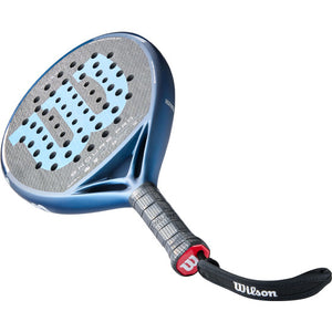 Wilson Endure Pro V1 schuin bovenaanzicht met grijze grip en Wilson-polsband