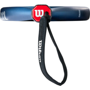 Zijaanzicht van de donkerblauwe framerand van het Wilson Endure V1 met Wilson-logo