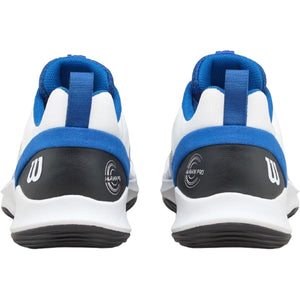 Achterkant van twee witte Wilson Hurakn Pro V2 schoenen met blauwe hielkraag