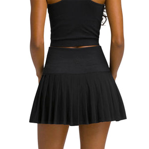 Zwarte Wilson Midtown plisserok van voren met zwart croptopje
