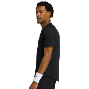 Zwart Wilson Serve Out T-shirt van opzij gedragen door model