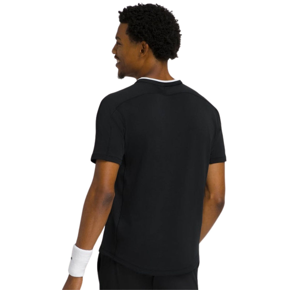 Achterzijde van het zwarte Wilson Serve Out T-shirt met witte nekbies