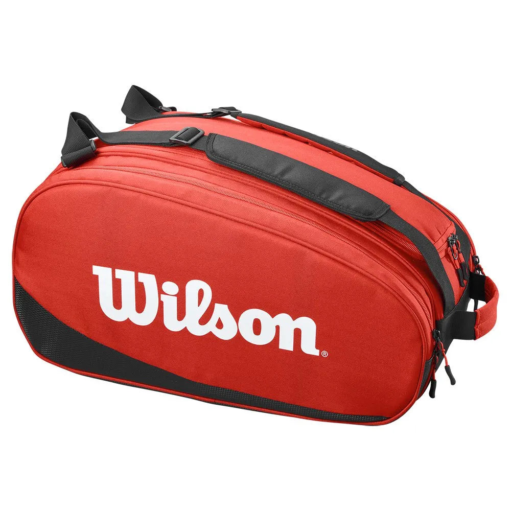 Wilson Tour rackettas in rood met wit logo en zwarte accenten, vooraanzicht