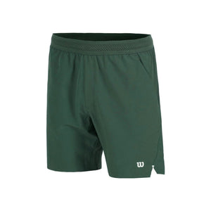 Achterzijde van de groene Wilson Tournament short met Wilson-logo