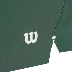 Detail van het witte Wilson-logo op de groene Tournament short